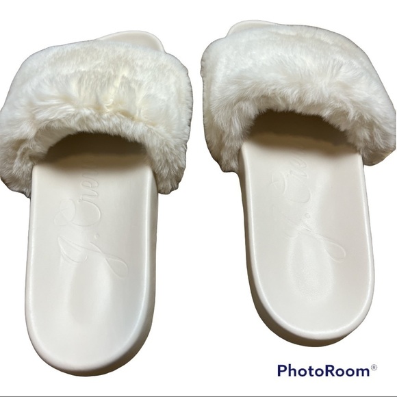 NWT J.Crew Pacific Fluffy Slide On Sandal White Size 8.5 - Picture 2 of 5